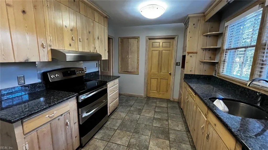 Norfolk, Virginia 23505, United States, 4 Bedrooms Bedrooms, ,3 BathroomsBathrooms,Residential,Active,21563