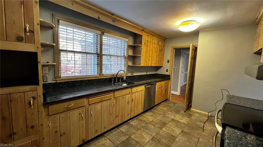 Norfolk, Virginia 23505, United States, 4 Bedrooms Bedrooms, ,3 BathroomsBathrooms,Residential,Active,21563