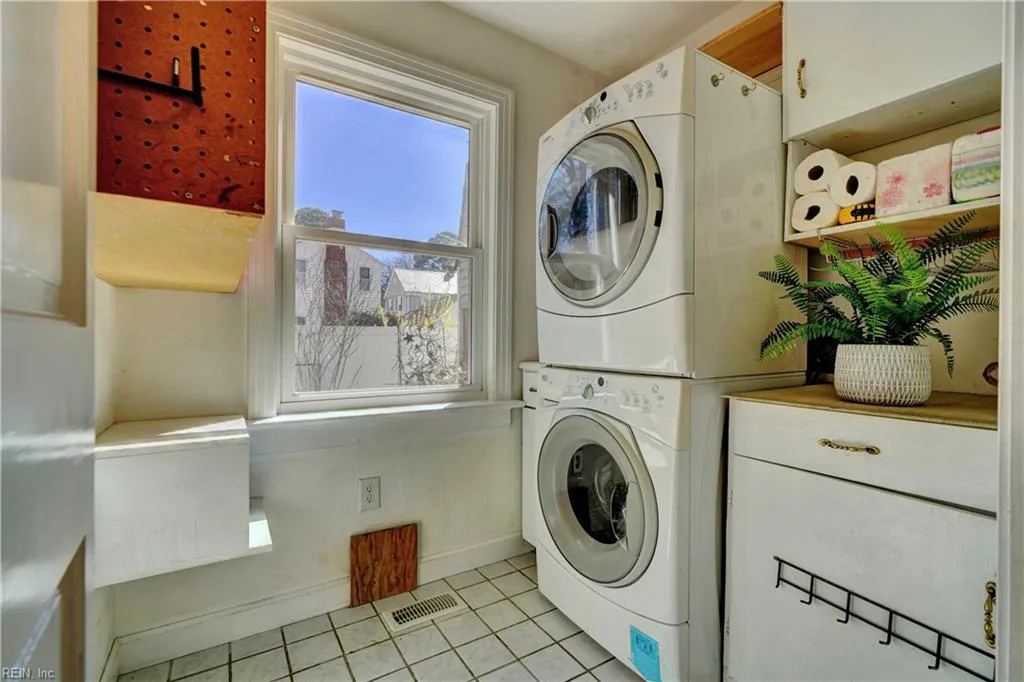 Norfolk, Virginia 23508, United States, 3 Bedrooms Bedrooms, ,2 BathroomsBathrooms,Residential,Active,98113