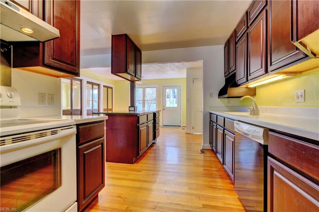 Norfolk, Virginia 23508, United States, 3 Bedrooms Bedrooms, ,2 BathroomsBathrooms,Residential,Active,98113