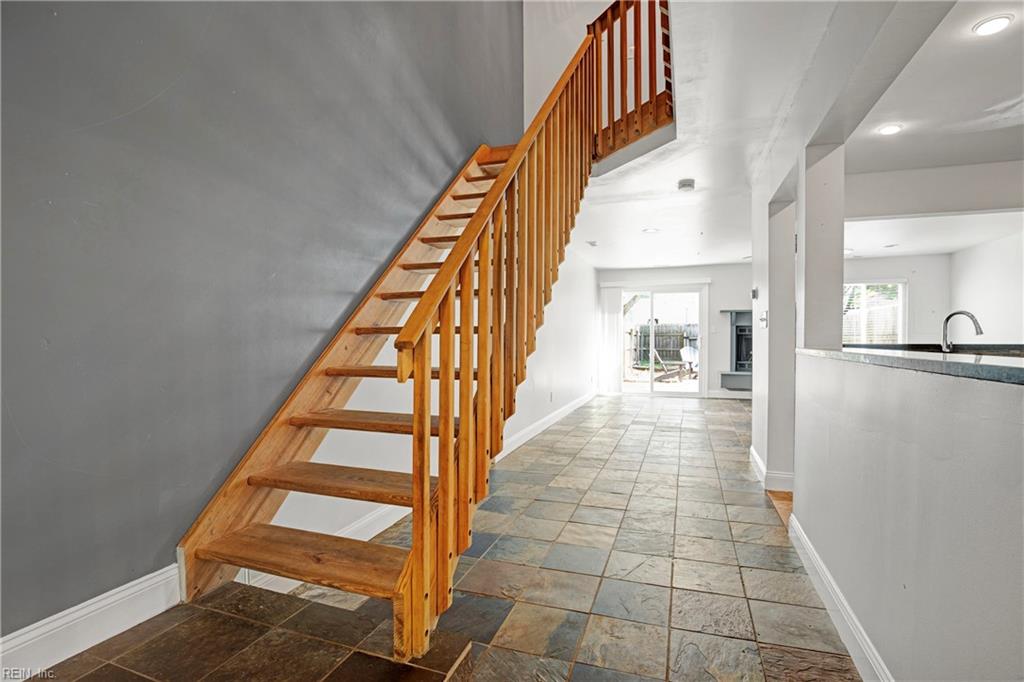 1720 Unicorn DR