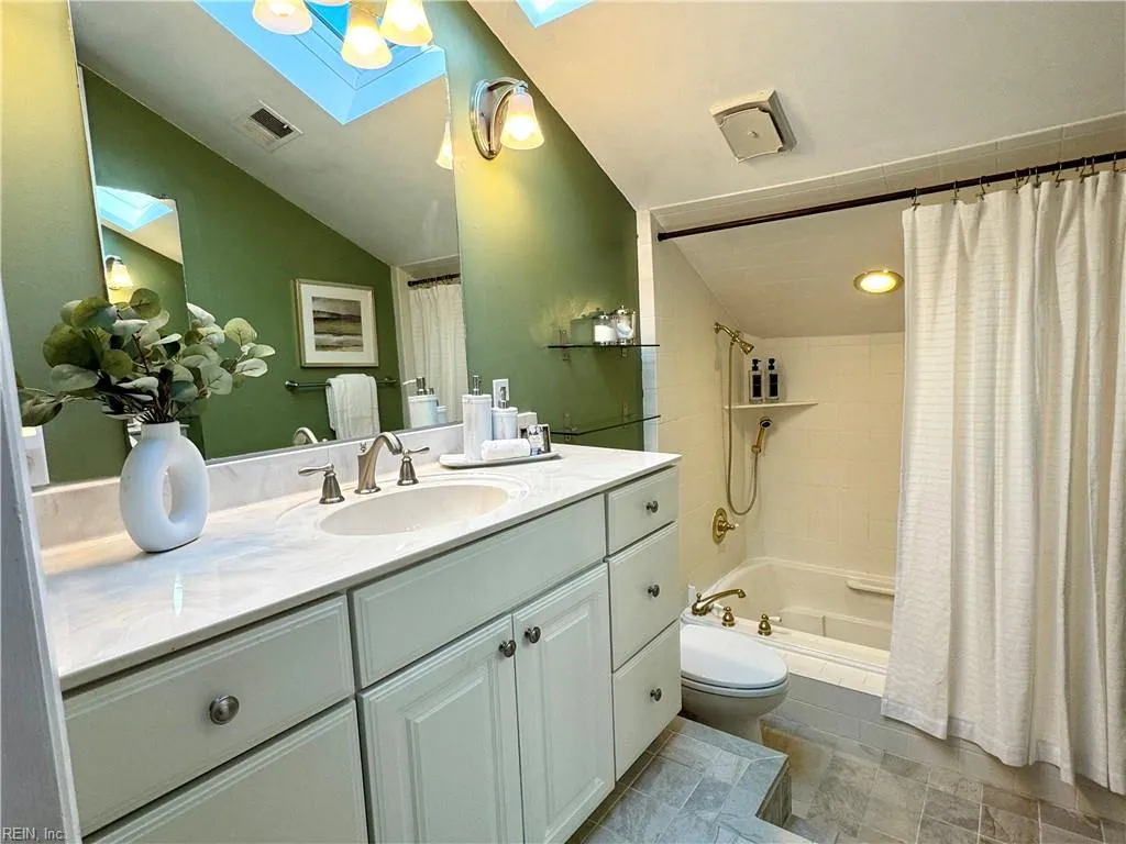 Norfolk, Virginia 23517, United States, 3 Bedrooms Bedrooms, ,4 BathroomsBathrooms,Residential,Pending,21110