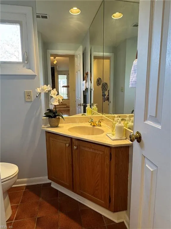 Norfolk, Virginia 23517, United States, 3 Bedrooms Bedrooms, ,4 BathroomsBathrooms,Residential,Pending,21110