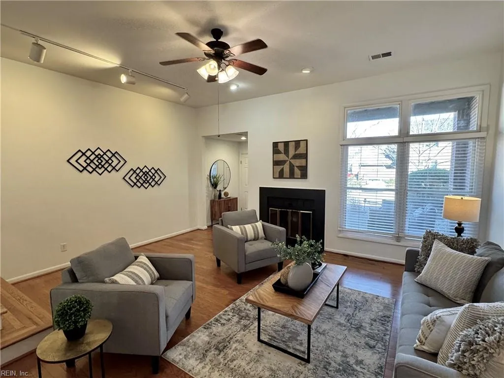 Norfolk, Virginia 23517, United States, 3 Bedrooms Bedrooms, ,4 BathroomsBathrooms,Residential,Pending,21110