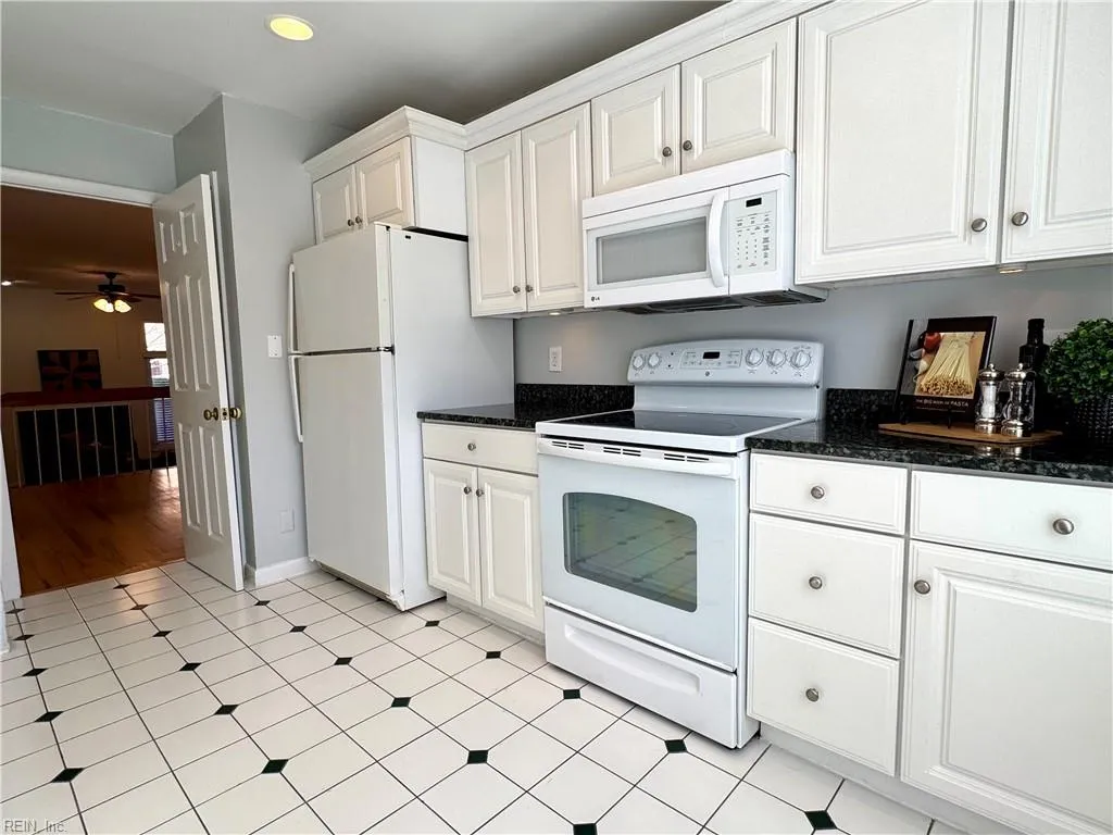 Norfolk, Virginia 23517, United States, 3 Bedrooms Bedrooms, ,4 BathroomsBathrooms,Residential,Pending,21110