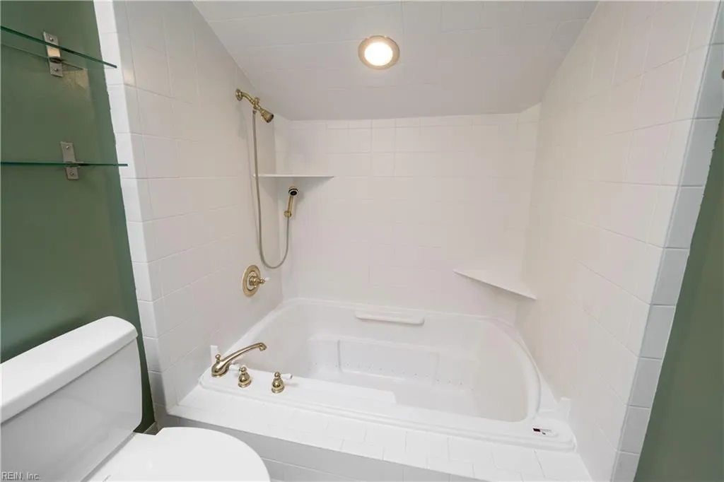 Norfolk, Virginia 23517, United States, 3 Bedrooms Bedrooms, ,4 BathroomsBathrooms,Residential,Pending,21110