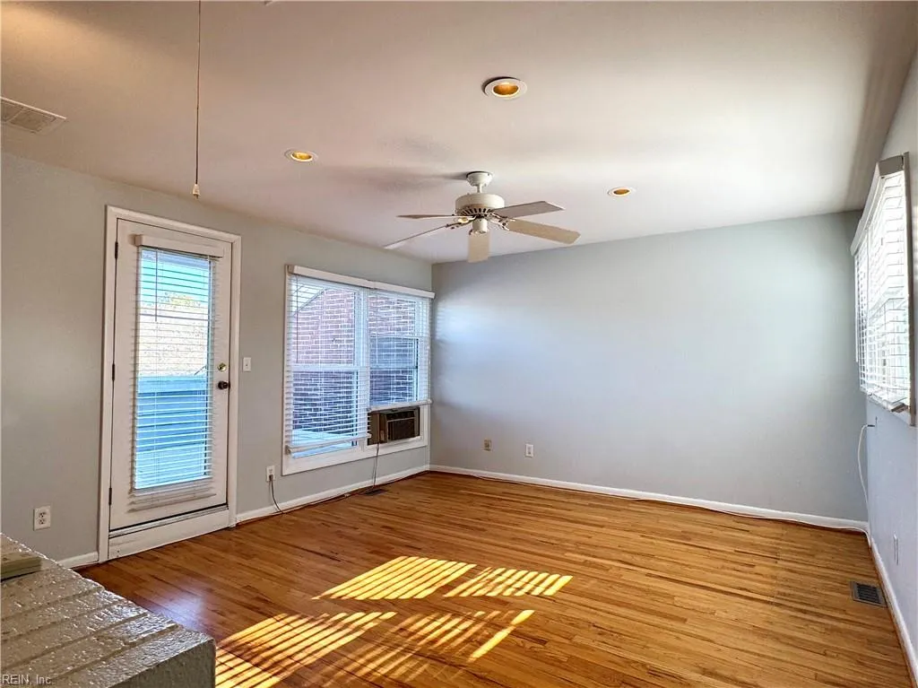 Norfolk, Virginia 23517, United States, 3 Bedrooms Bedrooms, ,4 BathroomsBathrooms,Residential,Pending,21110