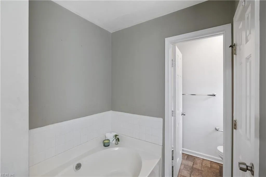 Chesapeake, Virginia 23323, United States, 4 Bedrooms Bedrooms, ,3 BathroomsBathrooms,Residential,Pending,8586