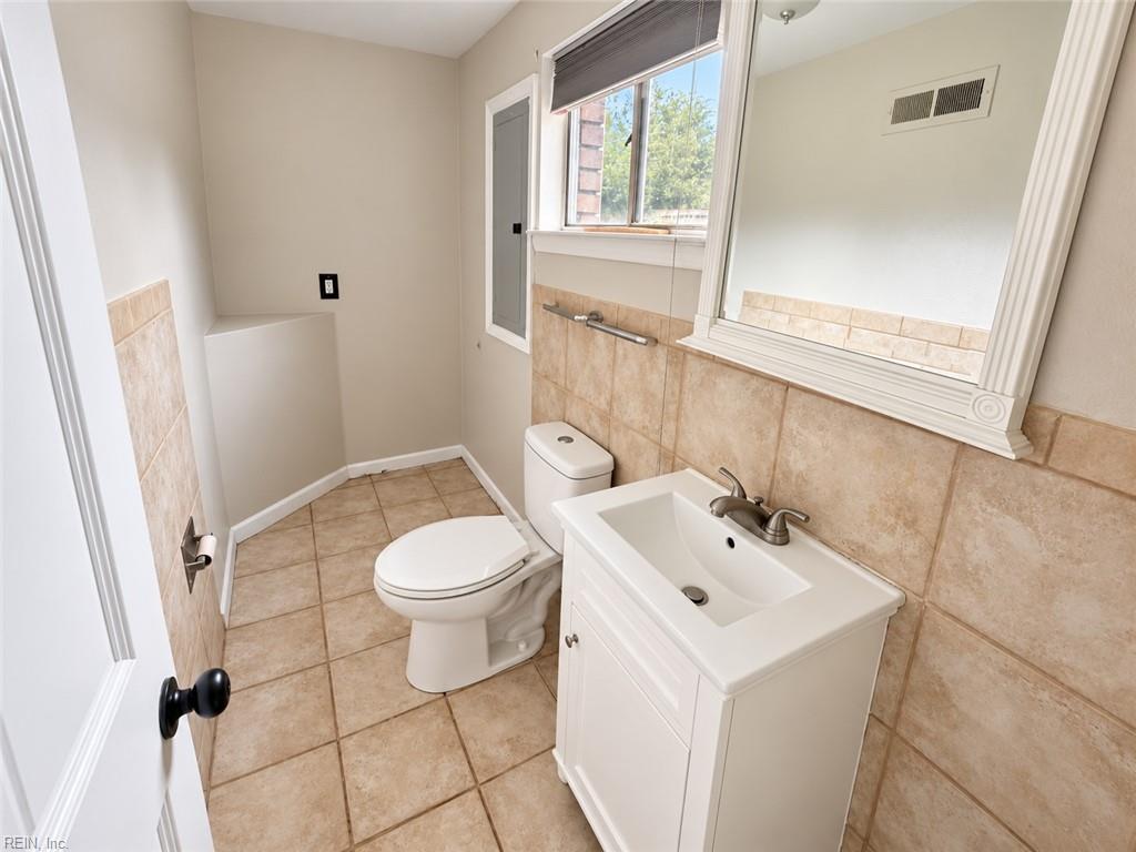 Photo of 5509 Sandpiper Lane, Norfolk, VA 23502 (MLS # 10658651)