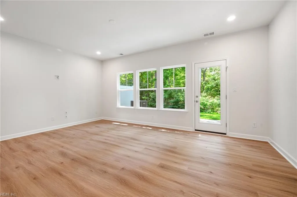 Suffolk, Virginia 23435, United States, 2 Bedrooms Bedrooms, ,3 BathroomsBathrooms,Residential,Active,160969