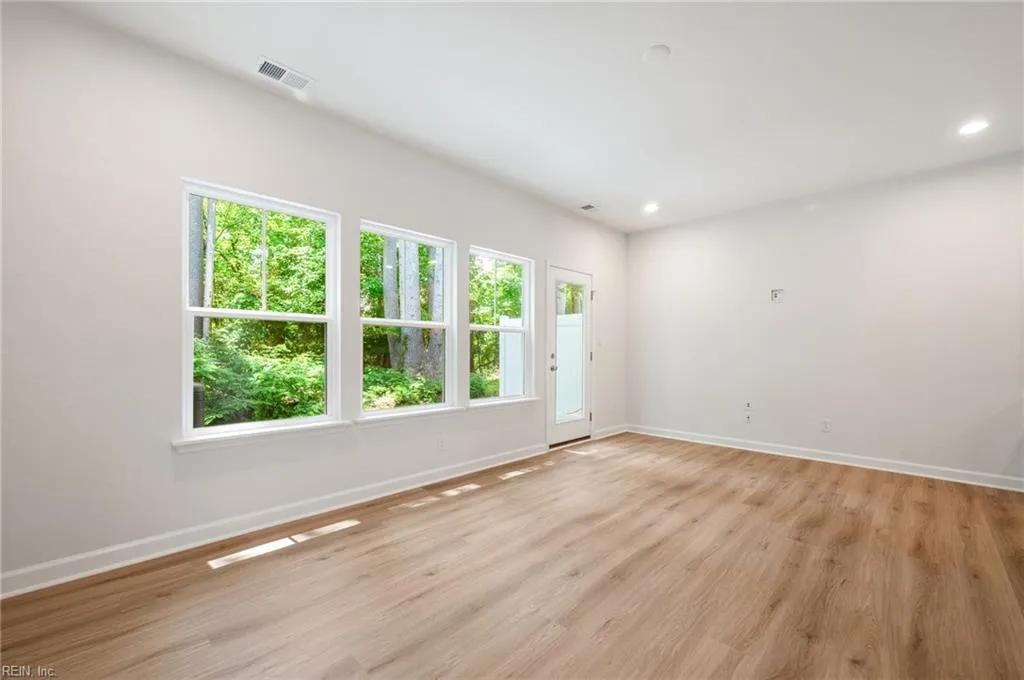 Suffolk, Virginia 23435, United States, 2 Bedrooms Bedrooms, ,3 BathroomsBathrooms,Residential,Active,160969