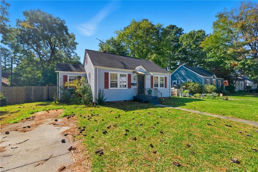 Photo of 419 Maycox Avenue, Norfolk, VA 23505 (MLS # 10607072)