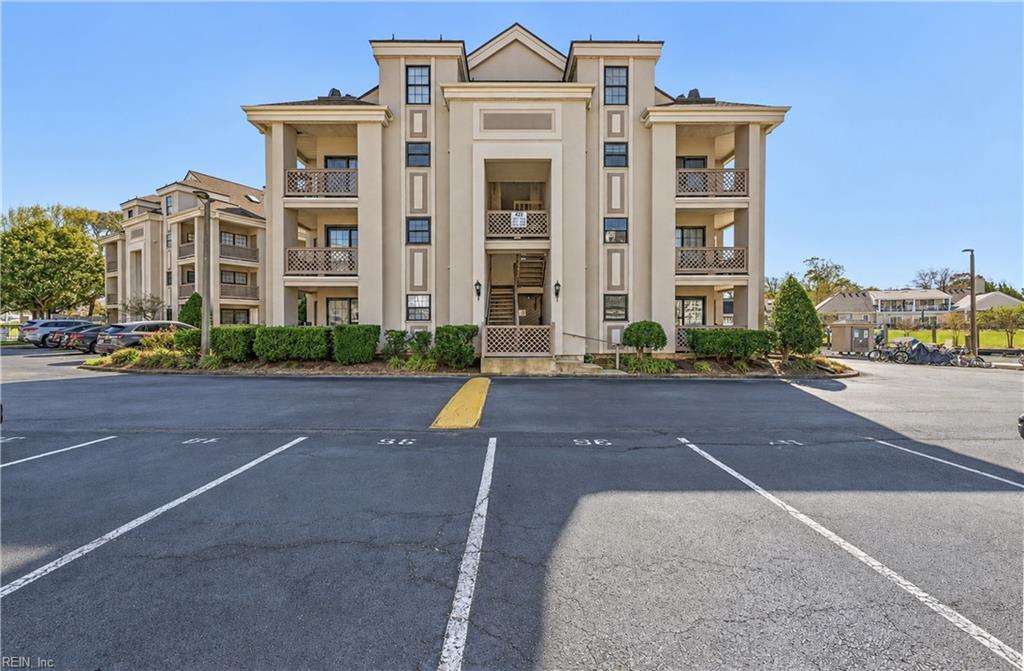 Photo of 423 Harbour Point #305, Virginia Beach, VA 23451 (MLS # 10658420)