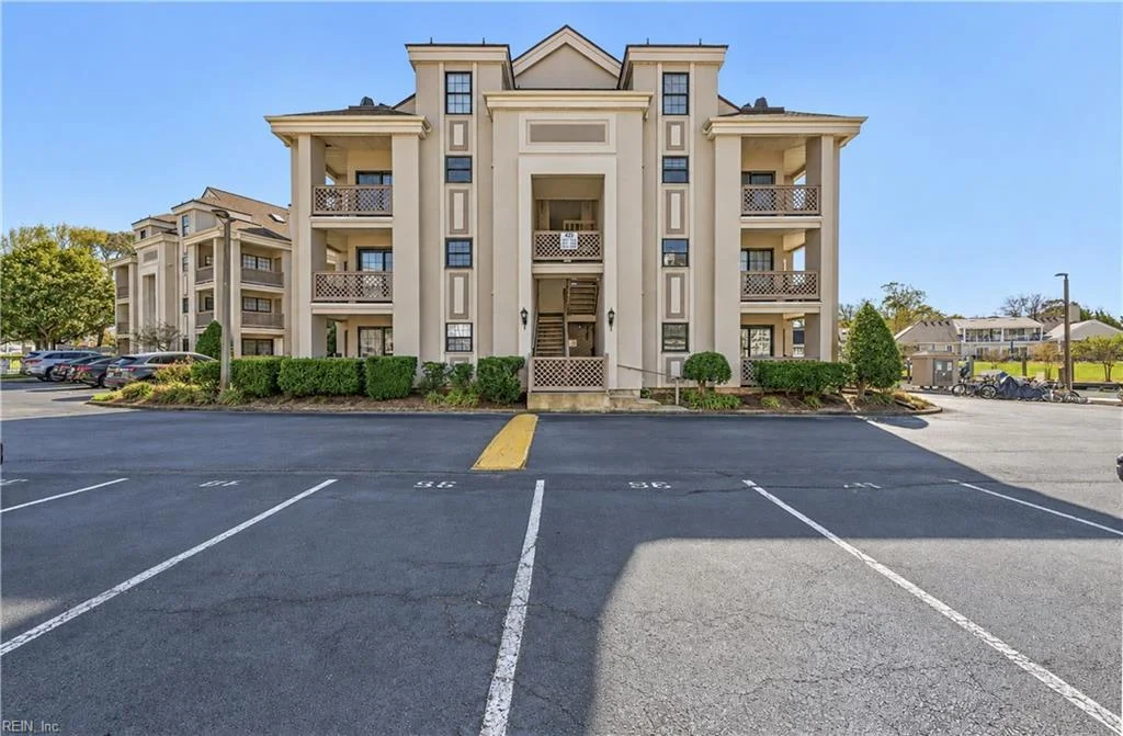 423 Harbour Point Unit 305