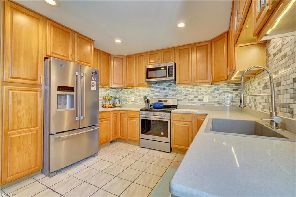 Norfolk, Virginia 23503, United States, 3 Bedrooms Bedrooms, ,2 BathroomsBathrooms,Residential,Pending,20014