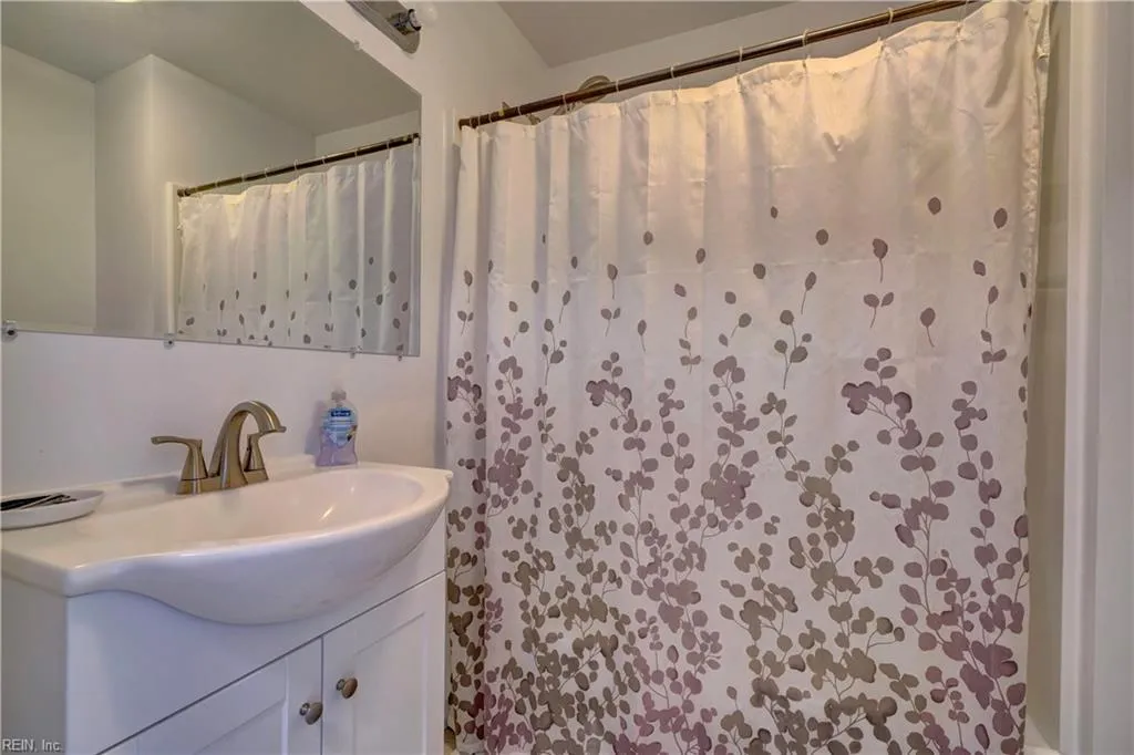 Norfolk, Virginia 23503, United States, 3 Bedrooms Bedrooms, ,2 BathroomsBathrooms,Residential,Pending,20014