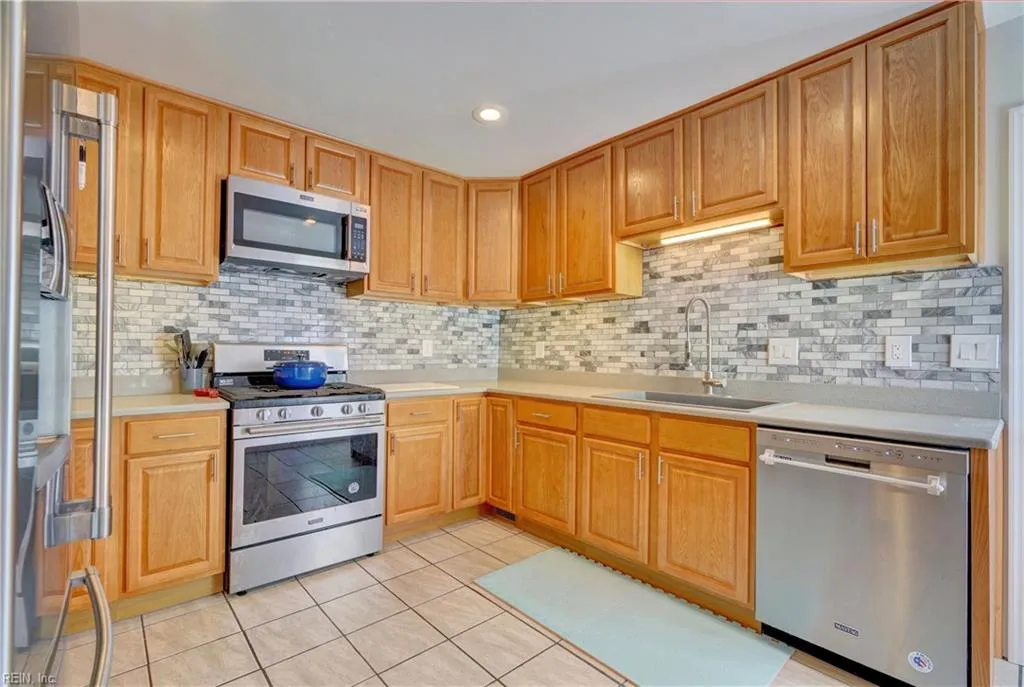 Norfolk, Virginia 23503, United States, 3 Bedrooms Bedrooms, ,2 BathroomsBathrooms,Residential,Pending,20014