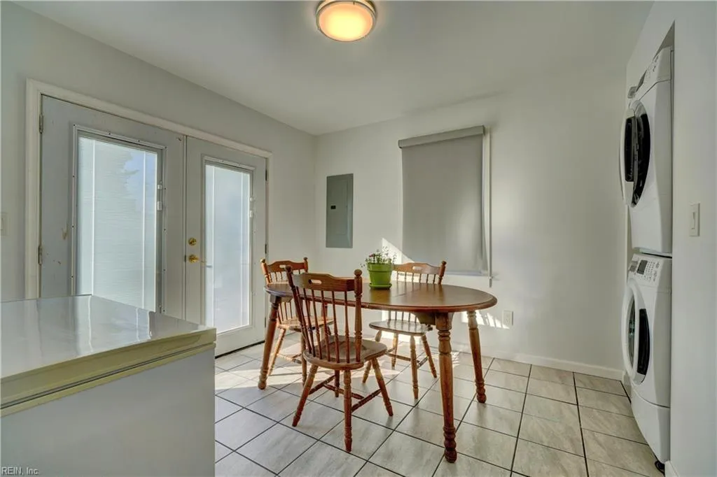 Norfolk, Virginia 23503, United States, 3 Bedrooms Bedrooms, ,2 BathroomsBathrooms,Residential,Pending,20014