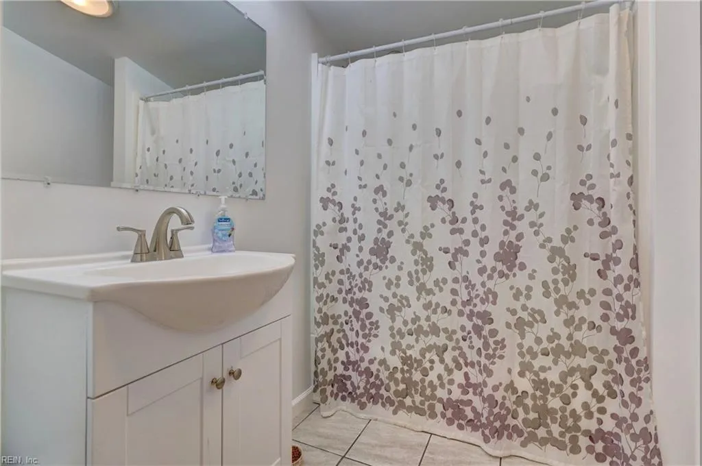 Norfolk, Virginia 23503, United States, 3 Bedrooms Bedrooms, ,2 BathroomsBathrooms,Residential,Pending,20014