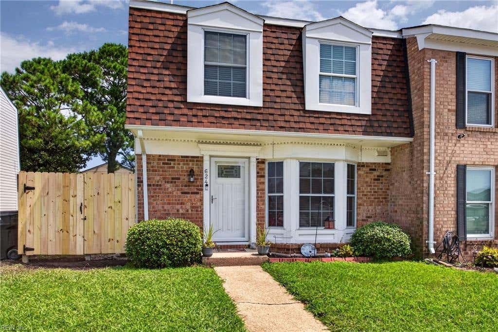 Photo of 624 Hustings Court Lane, Virginia Beach, VA 23452 (MLS # 10650446)