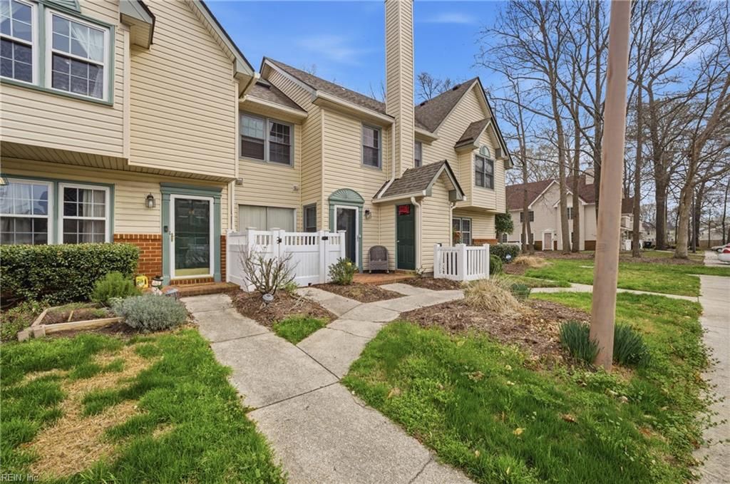 Photo of 6 Tamarisk Quay #G, Hampton, VA 23666 (MLS # 10625392)