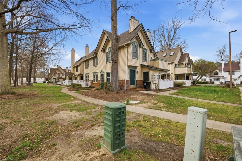 Photo of 6 Tamarisk Quay #G, Hampton, VA 23666 (MLS # 10625392)