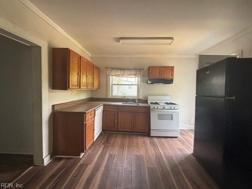 Photo of 403 Craig Street, Norfolk, VA 23523 (MLS # 10635816)