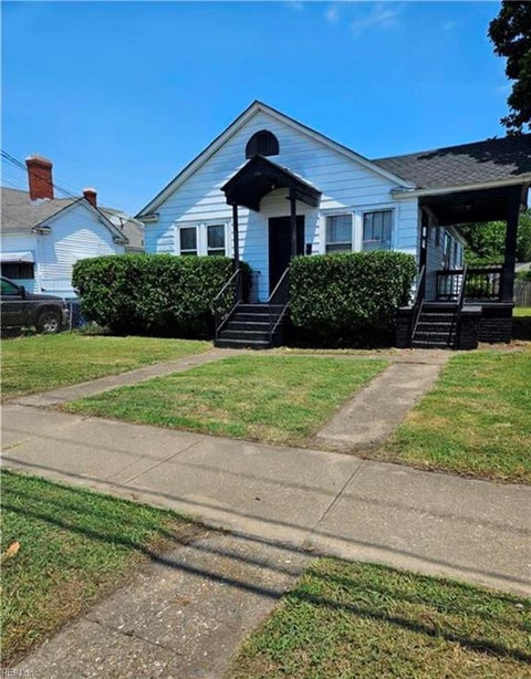 Photo of 3306 Madison Avenue, Newport News, VA 23607 (MLS # 10654625)
