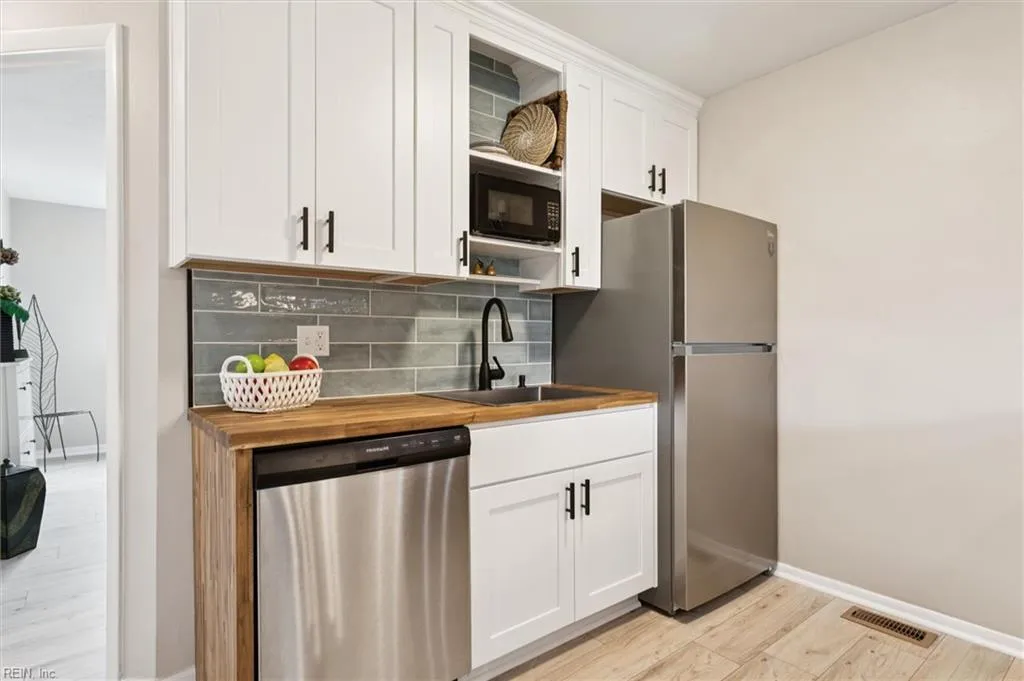 Virginia Beach, Virginia 23451, United States, 2 Bedrooms Bedrooms, ,1 BathroomBathrooms,Residential,Active,219197