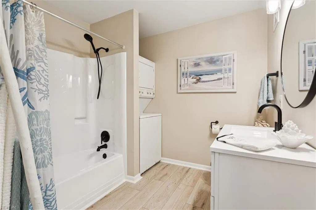 Virginia Beach, Virginia 23451, United States, 2 Bedrooms Bedrooms, ,1 BathroomBathrooms,Residential,Active,219197