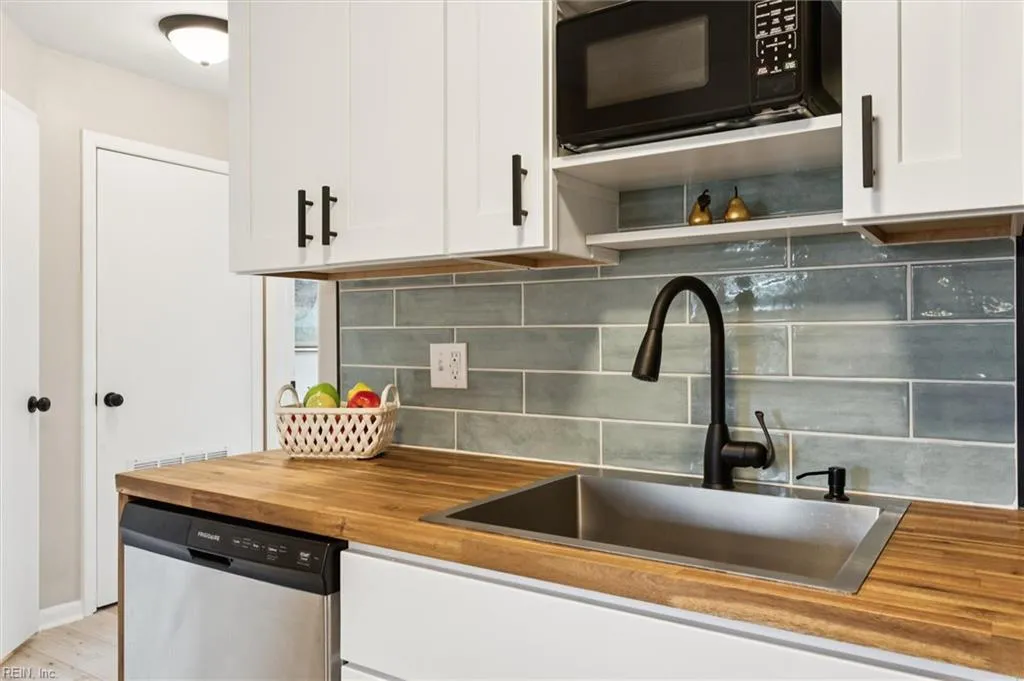 Virginia Beach, Virginia 23451, United States, 2 Bedrooms Bedrooms, ,1 BathroomBathrooms,Residential,Active,219197