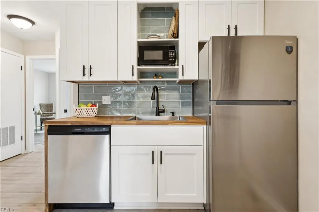 Virginia Beach, Virginia 23451, United States, 2 Bedrooms Bedrooms, ,1 BathroomBathrooms,Residential,Active,219197