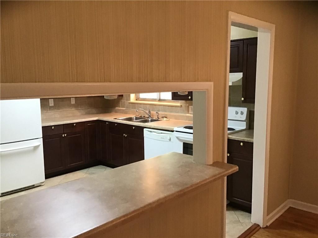 Photo of 1029 Fairlawn Avenue, Virginia Beach, VA 23455 (MLS # 10618402)