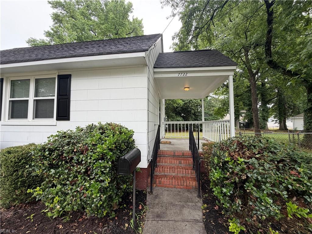 Photo of 7722 Nesbitt Drive, Norfolk, VA 23505 (MLS # 10636369)