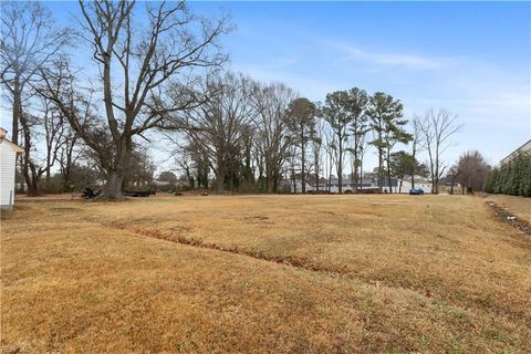 996 Lynnhaven PW Virginia Beach VA 23452
