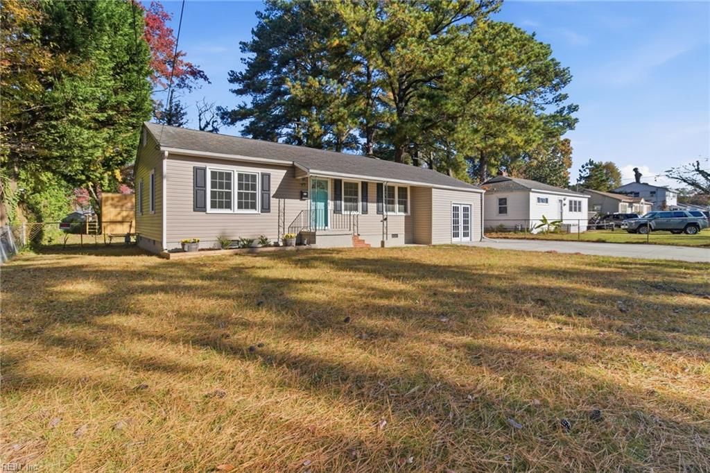 Photo of 47 Bedford Road, Newport News, VA 23601 (MLS # 10617619)