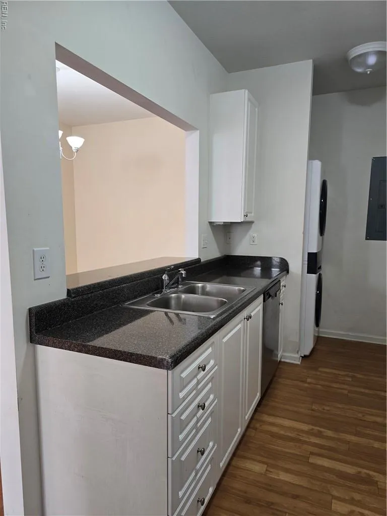 Virginia Beach, Virginia 23462, United States, 2 Bedrooms Bedrooms, ,3 BathroomsBathrooms,Residential,Active,116641