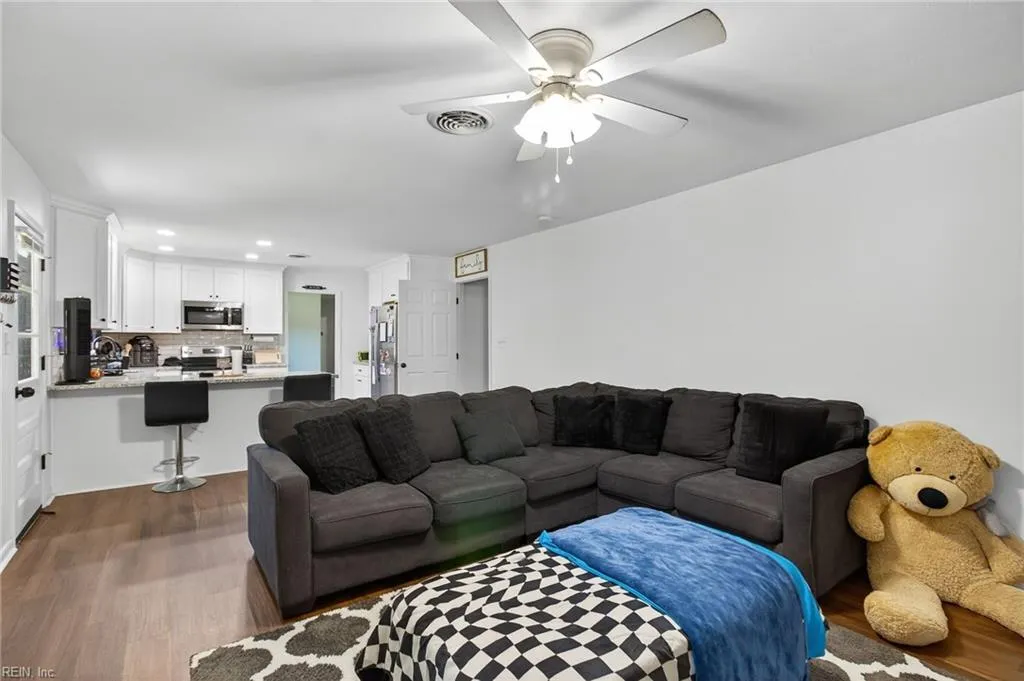 Chesapeake, Virginia 23324, United States, 3 Bedrooms Bedrooms, ,2 BathroomsBathrooms,Residential,Active,198503