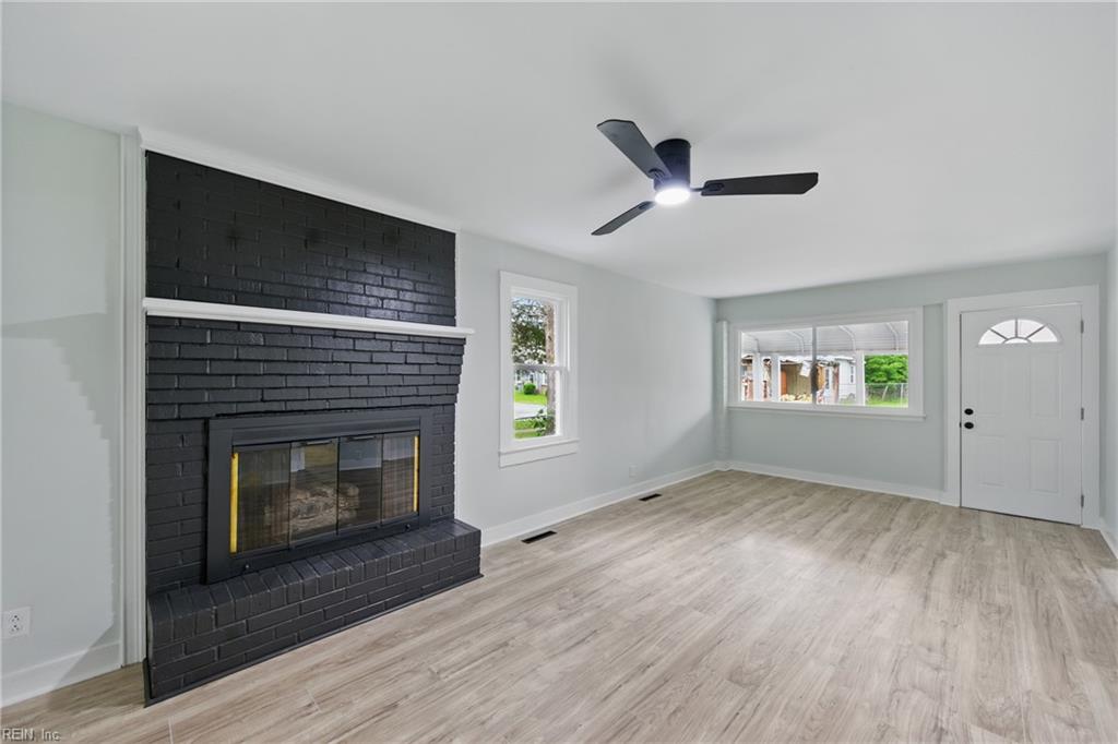 111 S Lloyd ST