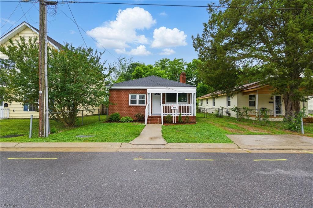 111 S Lloyd ST