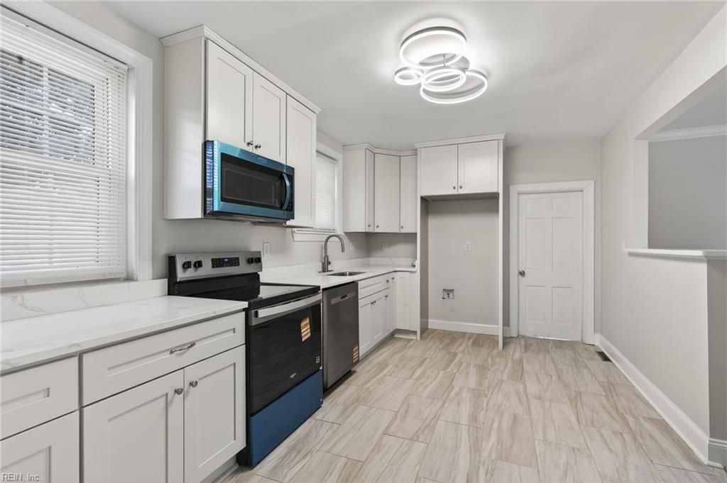 Photo of 412 West Road, Portsmouth, VA 23707 (MLS # 10618098)