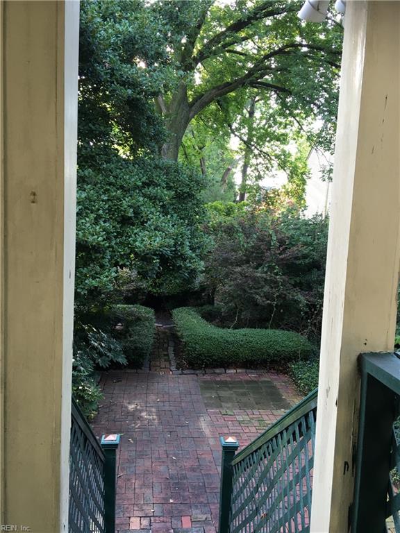 Photo of 413 Washington Street, Portsmouth, VA 23704 (MLS # 10656781)