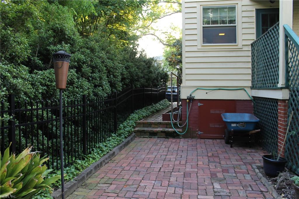 Photo of 413 Washington Street, Portsmouth, VA 23704 (MLS # 10656781)