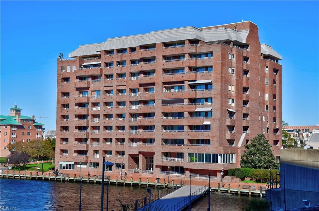 Photo of 215 Brooke Avenue Ave #802, Norfolk, VA 23510 (MLS # 10614291)