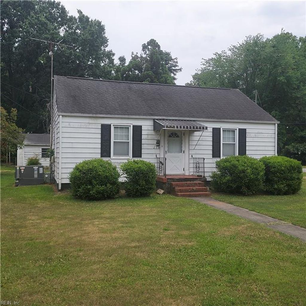 Photo of 616 Brewer Street, Newport News, VA 23605 (MLS # 10639171)