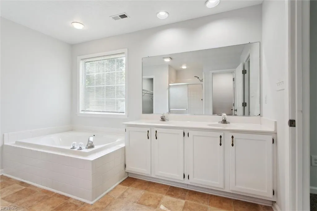 Newport News, Virginia 23602, United States, 4 Bedrooms Bedrooms, ,3 BathroomsBathrooms,Residential,Pending,149474