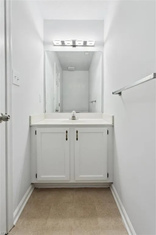 Newport News, Virginia 23602, United States, 4 Bedrooms Bedrooms, ,3 BathroomsBathrooms,Residential,Pending,149474