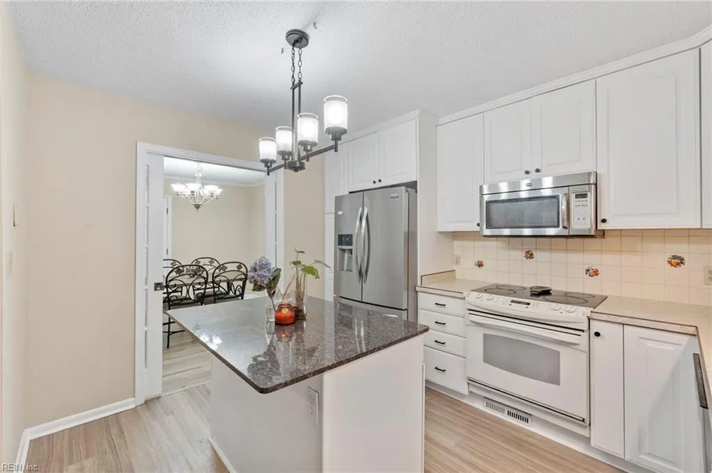 Virginia Beach, Virginia 23464, United States, 4 Bedrooms Bedrooms, ,2 BathroomsBathrooms,Residential,Pending,210784