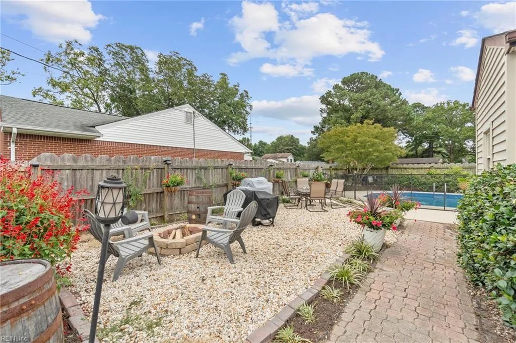 Virginia Beach, Virginia 23464, United States, 4 Bedrooms Bedrooms, ,2 BathroomsBathrooms,Residential,Pending,210784