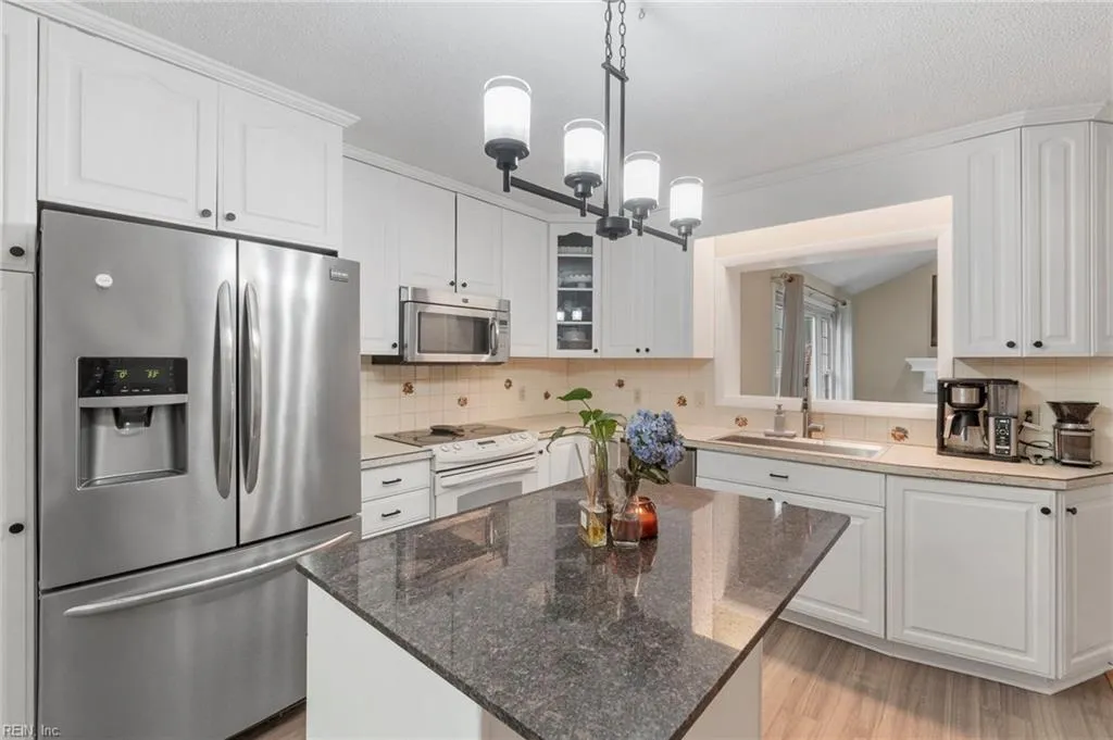 Virginia Beach, Virginia 23464, United States, 4 Bedrooms Bedrooms, ,2 BathroomsBathrooms,Residential,Pending,210784